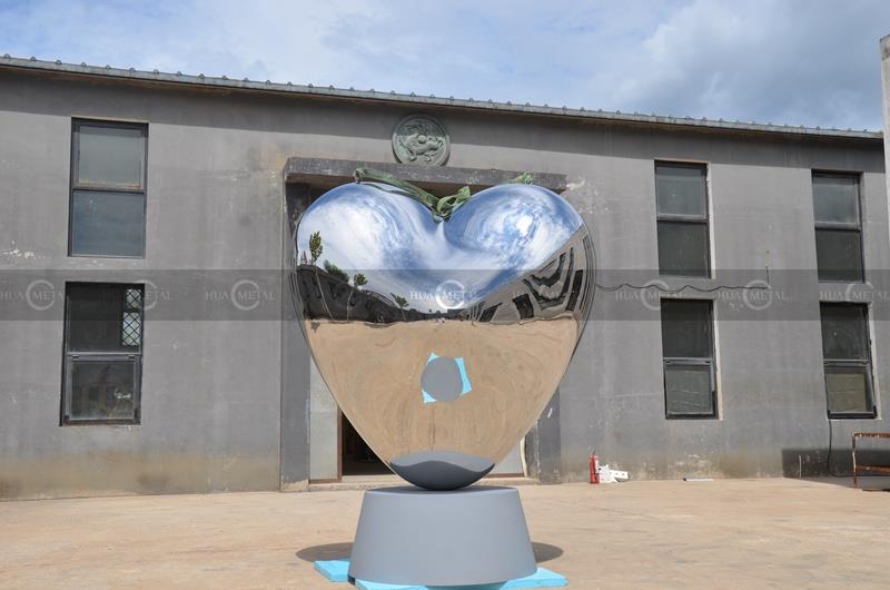 mirror-stainless-steel-art-sculptures-Anish-kapoor-jeff-koons mirror-stainless-steel-art-sculptures-Anish-kapoor-jeff-koons