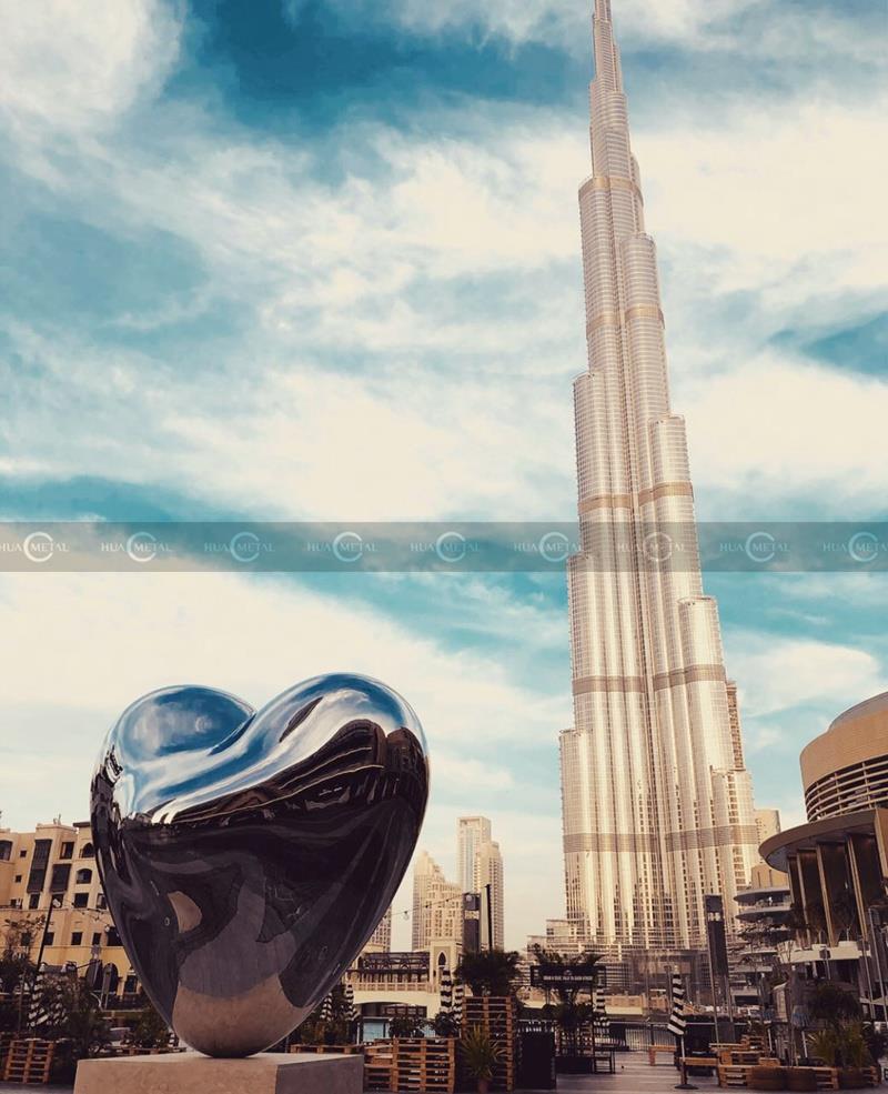 stainless-steel-sculpture-contemporary-art-LOVE-ME H200CM.dubai-mall-UAE stainless-steel-sculpture-contemporary-art-LOVE-ME H200CM.dubai-mall-UAE