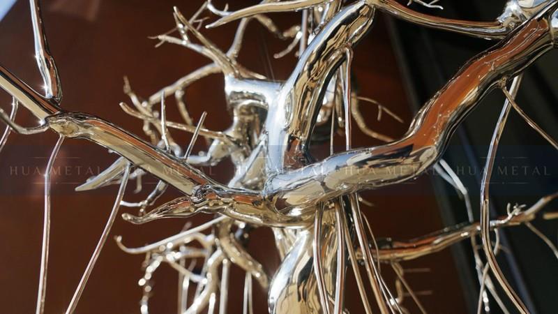 Polished-stainless-steel-sculpture-casted