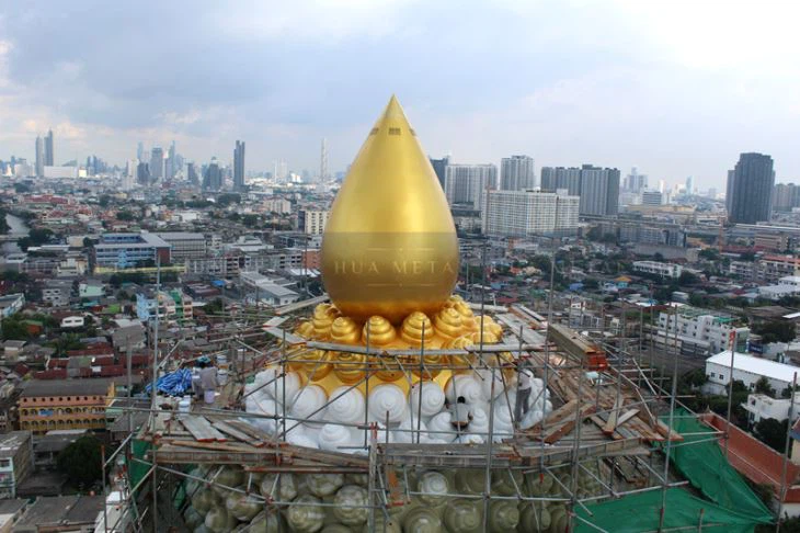 Large-hand-forging-copper-buddha-in-Bangkok