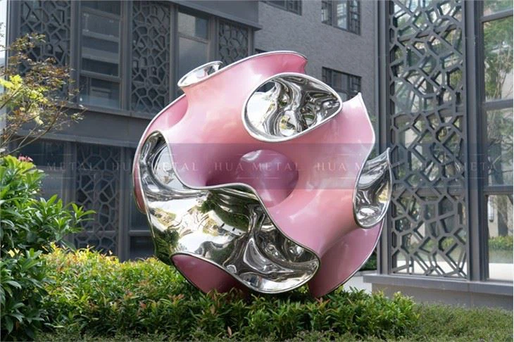 stainless-steel-mirror-polished-ball-sculpture