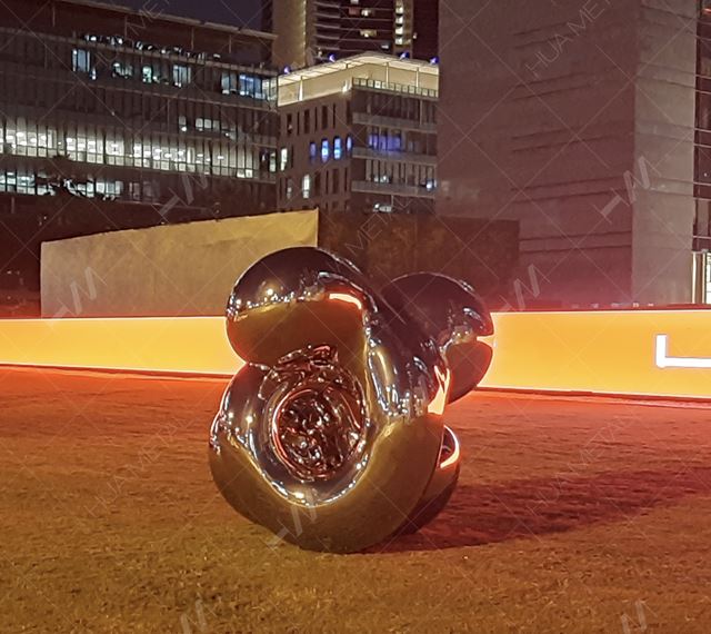 contemporary-stainless-steel-sculpture